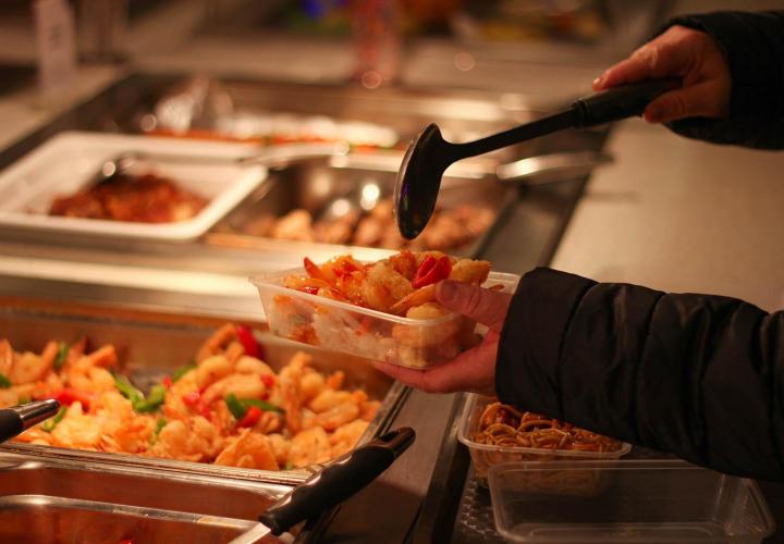 Savourer un buffet à volonté dans un restaurant asiatique avecEstancarbon